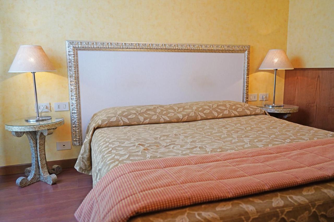 Ambienthotels Panoramic Rimini Esterno foto