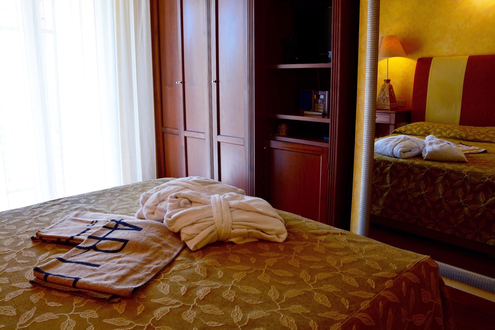 Ambienthotels Panoramic Rimini Esterno foto