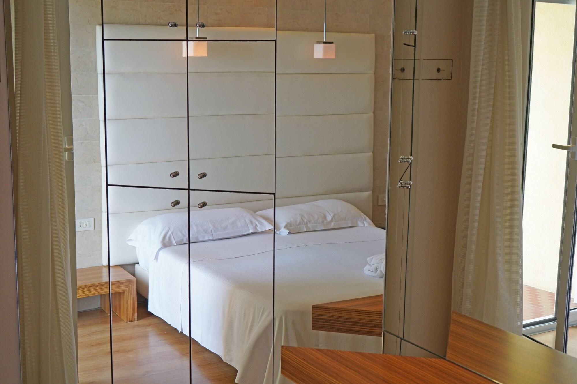 Ambienthotels Panoramic Rimini Esterno foto