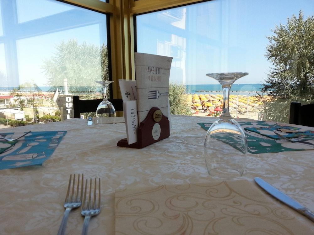Ambienthotels Panoramic Rimini Esterno foto