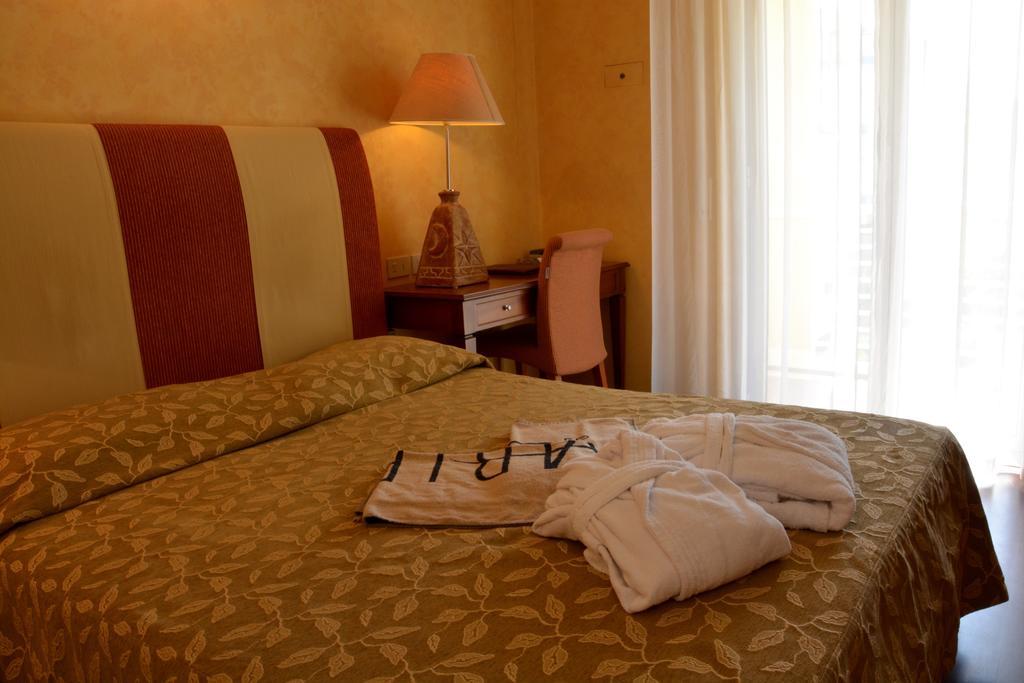 Ambienthotels Panoramic Rimini Esterno foto