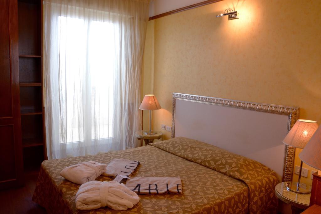 Ambienthotels Panoramic Rimini Esterno foto