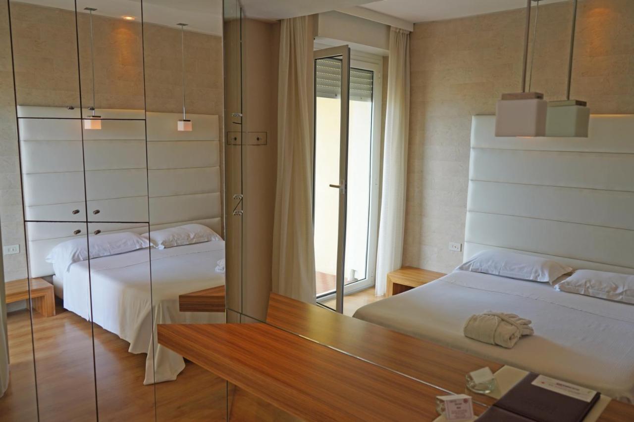 Ambienthotels Panoramic Rimini Esterno foto